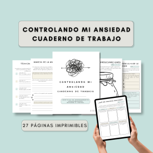 Imagen promocional de un cuaderno de trabajo para la ansiedad en español. Cinco páginas del cuaderno “Controlando mi ansiedad” están dispuestas sobre un fondo azul suave tipo verde agua. A la derecha, una persona sostiene un iPad mostrando una de las páginas del cuaderno en formato digital. Incluye texto superpuesto que indica “27 páginas principales”. Diseño limpio y calmante enfocado en regulación emocional y gestión del estrés.