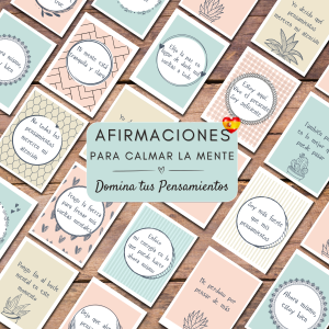 Tarjetas de afirmaciones para dejar de sobrepensar en español sobre mesa de madera con colores pastel y texto “Afirmaciones para calmar la mente”